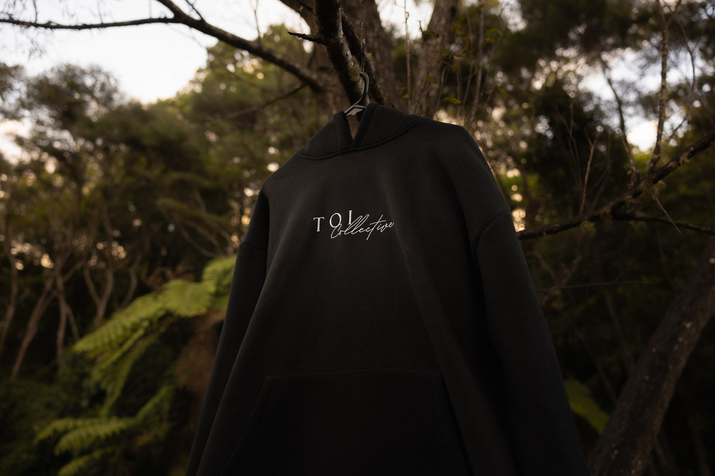 Āhuru Adults Hoodie - Black/Mangu